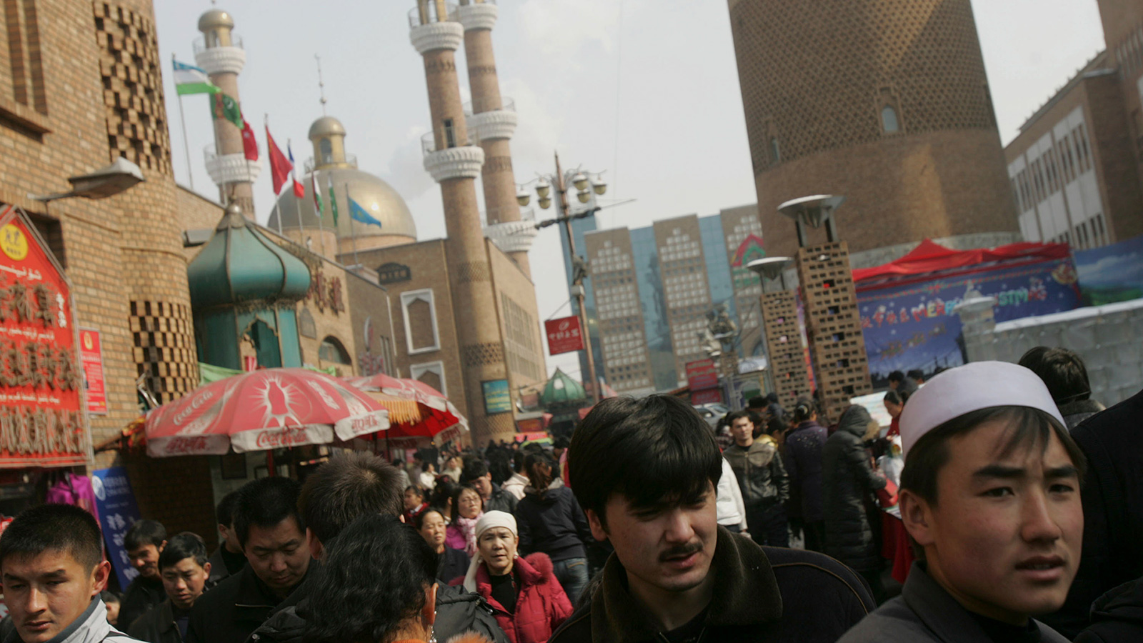 ‪نيويورك تايمز: الوثيقة تكشف كيف تتعقب الصين الإيغور وعائلاتهم‬ نيويورك تايمز: الوثيقة تكشف كيف تتعقب الصين الإيغور وعائلاتهم (غيتي)