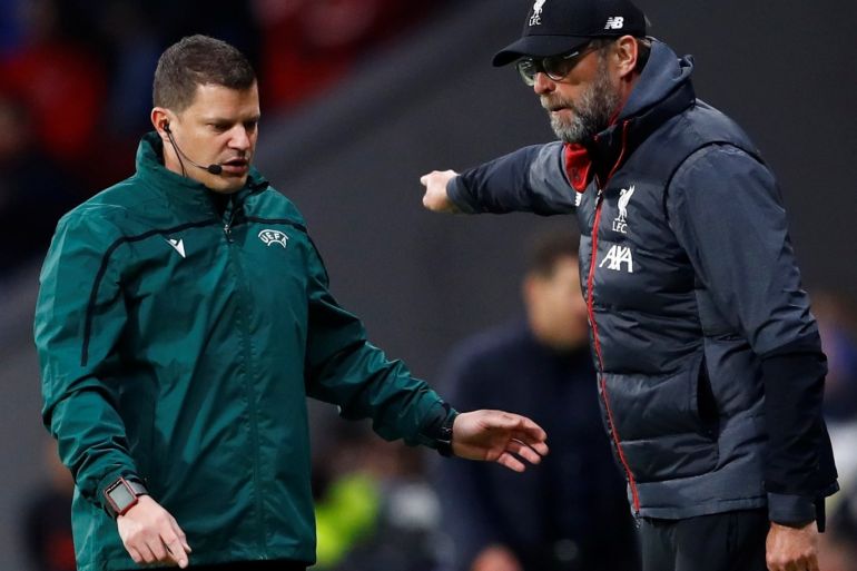 Soccer Football - Champions League - Round of 16 First Leg - Atletico Madrid v Liverpool - Wanda Metropolitano, Madrid, Spain - February 18, 2020 Liverpool manager Juergen Klopp remonstrates with the fourth official REUTERS/Juan Medina