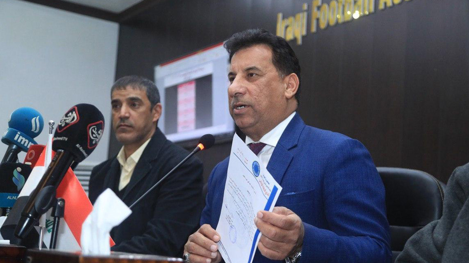 ‪لجنة المسابقات في الاتحاد العراقي وافقت على طلب الأندية إقامة الدوري من مرحلة واحدة‬ (الجزيرة)