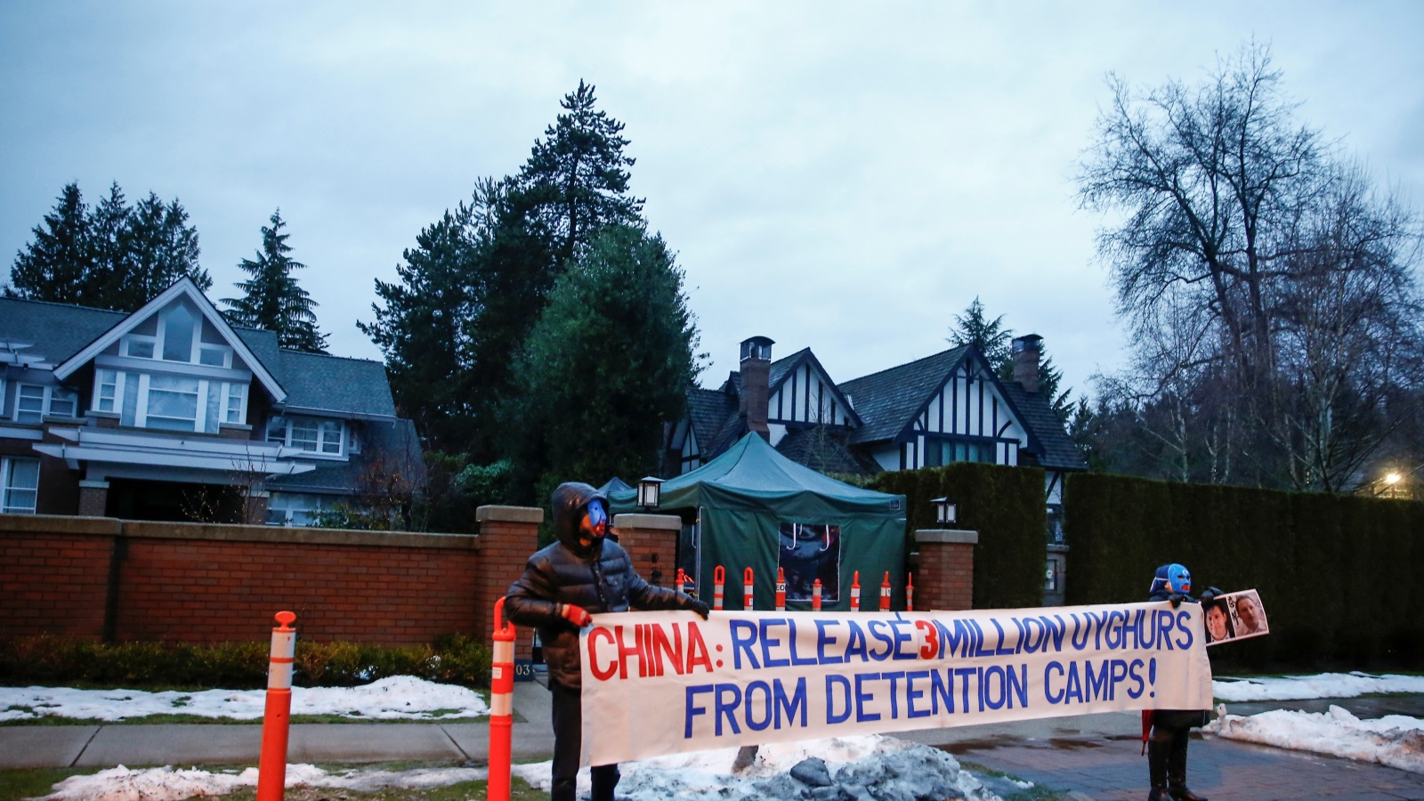 احتجاجات بـفاكوفر (كندا) ضد معسكرات الاحتجاز للإيغور بالصين (رويترز)