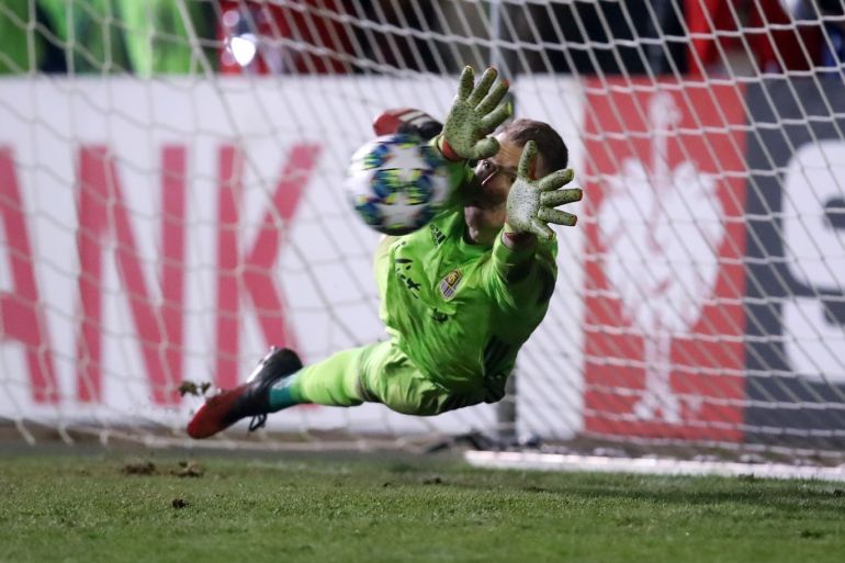 VOELKLINGEN, GERMANY - MARCH 03: Daniel Batz of Saarbruecken saves a penalty from Mathias Zanka Jørgensen of Fortuna Dusseldorf to give his side victory during the DFB Cup quarterfinal match between 1. FC Saarbruecken and Fortuna Duesseldorf at Hermann-Neuberger-Stadion on March 03, 2020 in Voelklingen, Germany. (Photo by Alex Grimm/Bongarts/Getty Images)