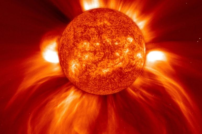 عندما تطرد الشمس البلازما على شكل رياح شمسية، فإنها لا تبرد أثناء تمددها في الفضاء بالقدر المتوقع (بيكساباي)