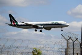 A plane lands at the Fiumicino airport, amid the coronavirus disease (COVID-19) outbreak, in Rome, Italy, May 3, 2020. REUTERS/Alberto Lingria