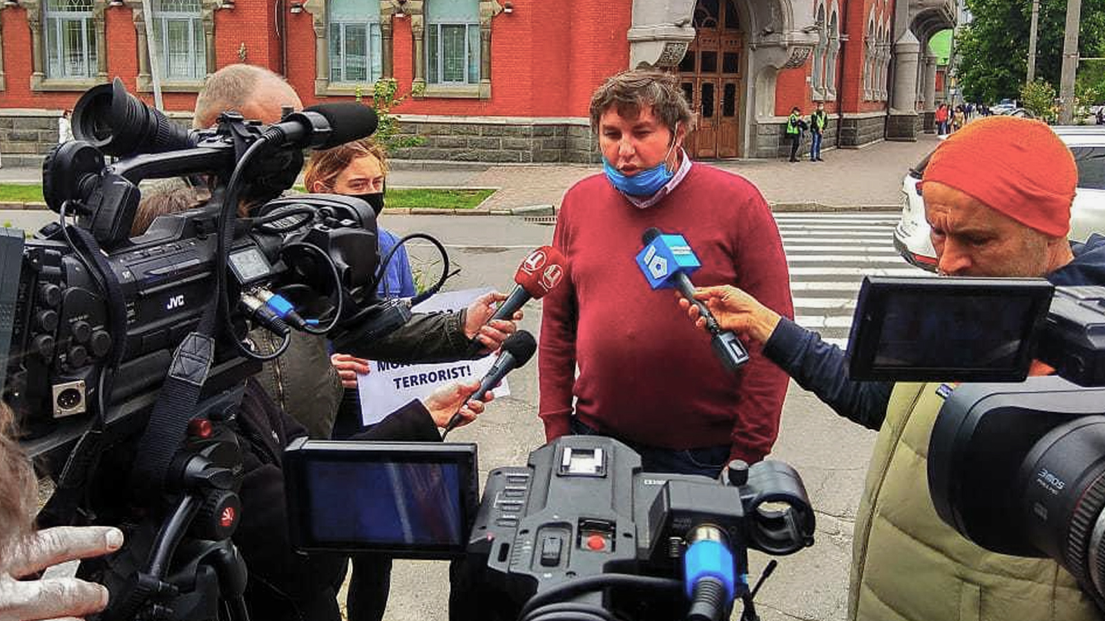 حقوقيون: الأمن الأوكراني لم يقدم أي أدلة على اتهامه معتز بالإرهاب (الجزيرة)