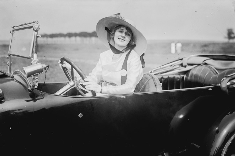 قيادة المرأة للسيارة بدأت عام 1888- ببيكسابي