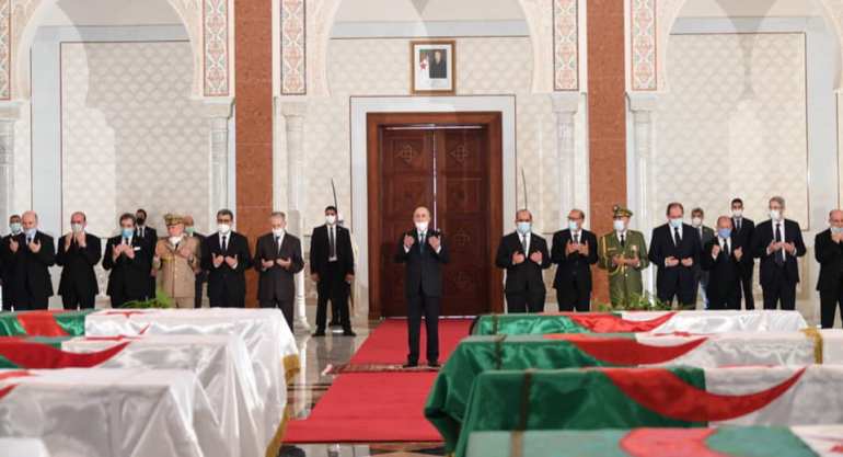 الجزائر تسترجع 24 رفاتٍ لجماجم قادة المقاومات الشعبية ضد الإحتلال الفرنسي (مواقع التواصل)