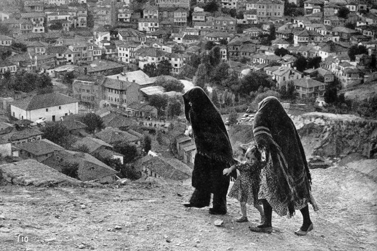 صورة قديمة لتلة هيديرليك في أنقرة، التي يحتمل أن يكون الشاعر الجاهلي إمرئ القيس مدفوناً فيها