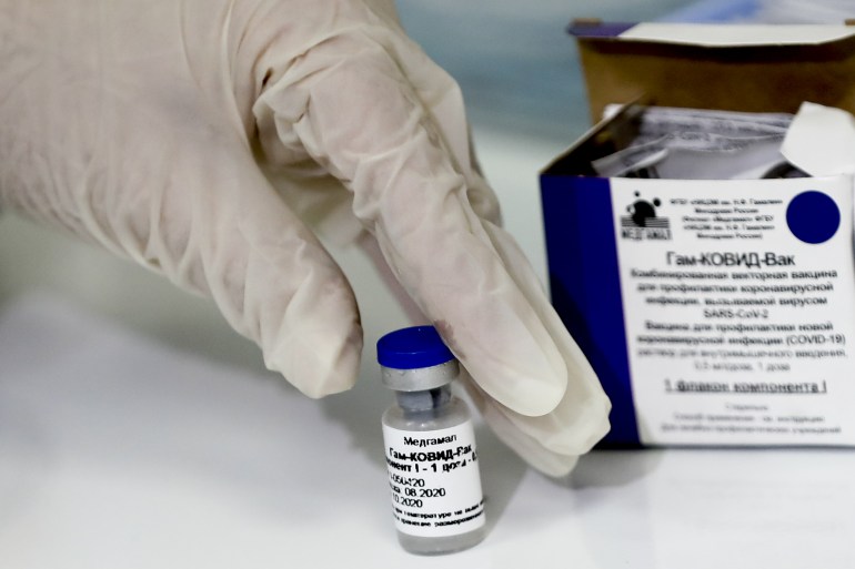 عدسة الأناضول بموسكو ترصد اختبار اللقاح الروسي ضد كورونا