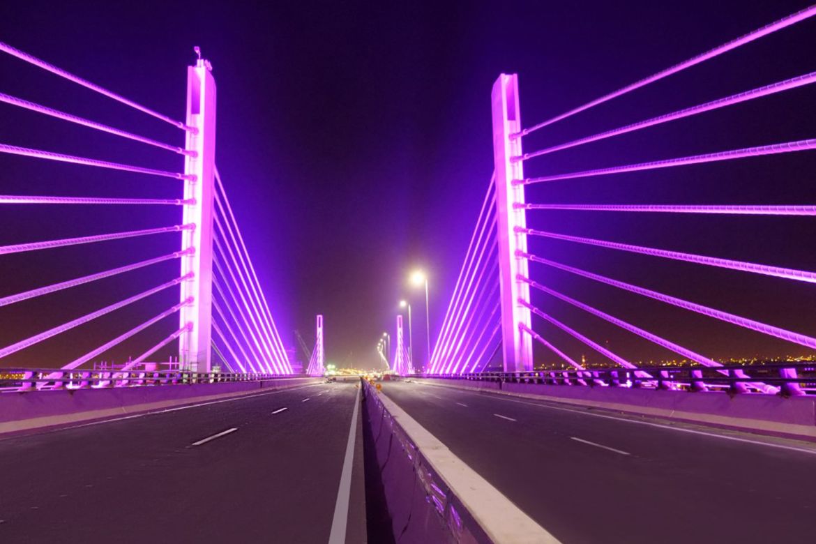 افتتاح 21 جسرا من بين 32 جسرا يتألف منها الطريق الحيوي