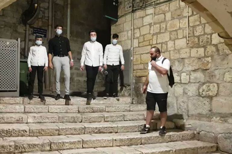 شبان ينشدون للنبي محمد بأزقة القدس‬ القديمة