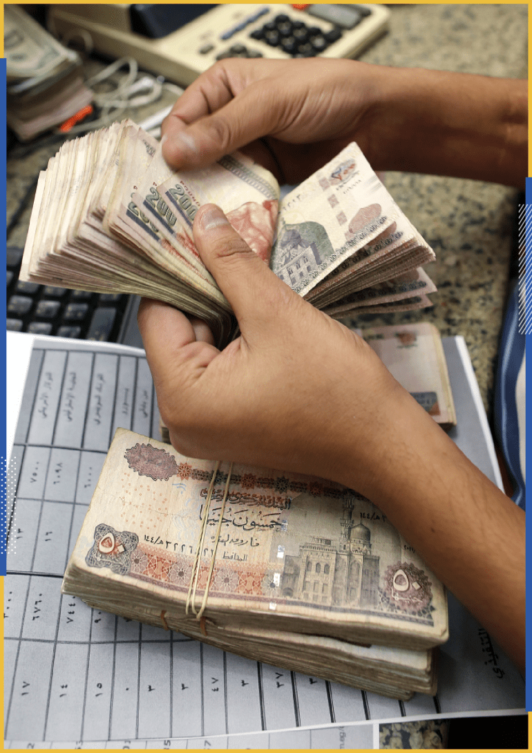 epa05615689 An Egyptian currency vendor counts Egyptian pound notes at a money exchange in Cairo, Egypt, 03 November 2016. Egypt will float its currency in a move that is expected to see it fall by almost 48 per cent against the dollar. The price...