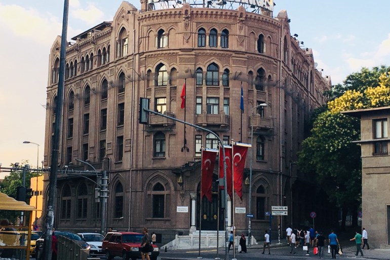 المقر الرئيسي والتاريخي لبنك العمل الحكومي في العاصمة أنقرة1
