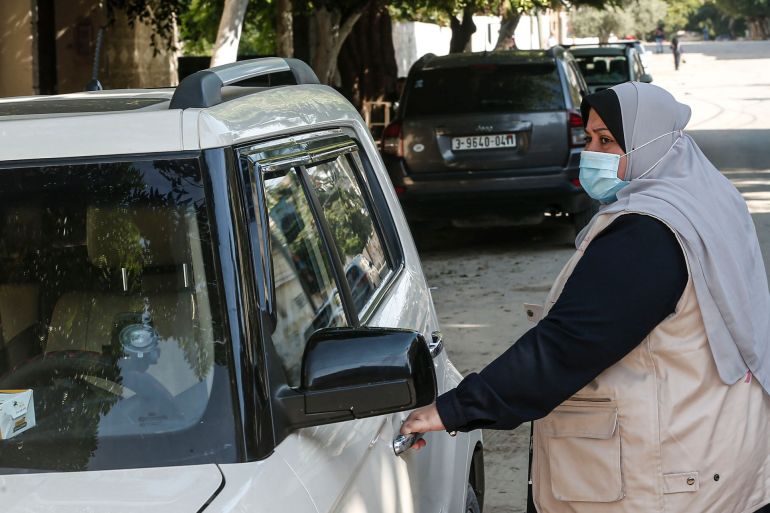 نائلة ابو جبة أول سائقة سيارة أجرة مخصصة للنساء في غزة