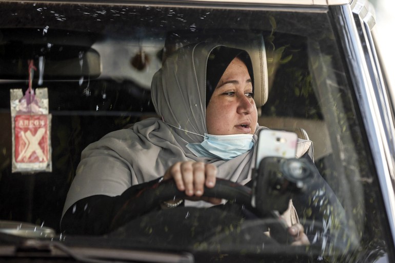 نائلة ابو جبة أول سائقة سيارة أجرة مخصصة للنساء في غزة