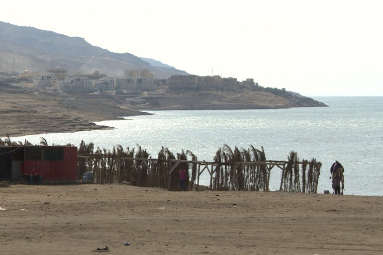 استثمارات سياحية على شواطئ البحر الميت . الجزيرة
