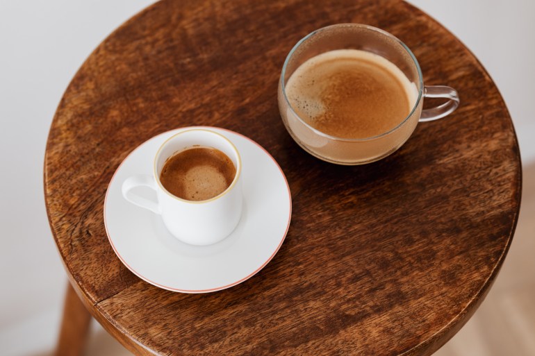13طاولة القهوة رغم بساطتها كقطعة اثاث الا انها تعتبر من العناصر الأساسية في التصميم لأستخدامها كعنصر فصل أو قطعة ديكور أنيقة- (بيكسلز)_