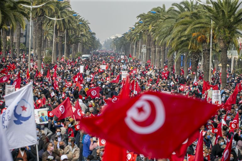 Supporters of Ennahda Movement take to the streets