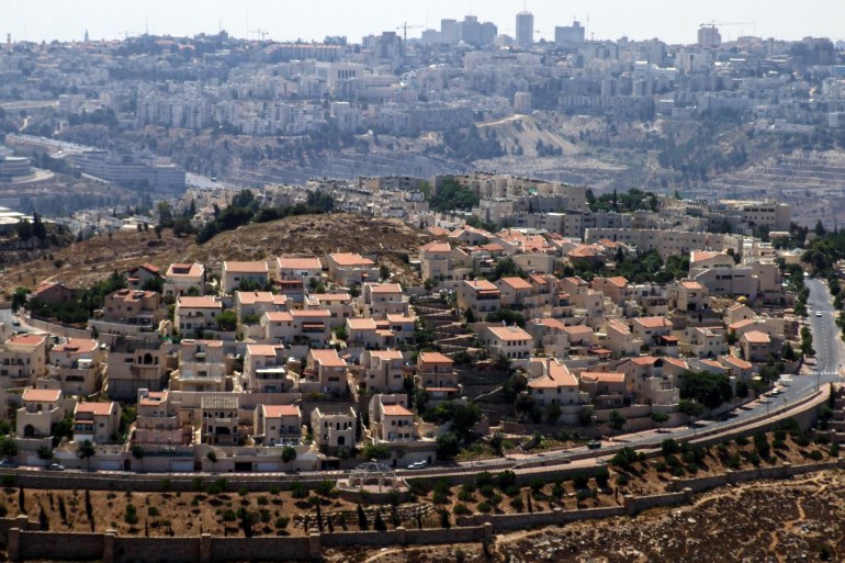 كتلة استيطانية فوق أراض فلسطينية حول القدس لمنع التواصل مع رام الله
