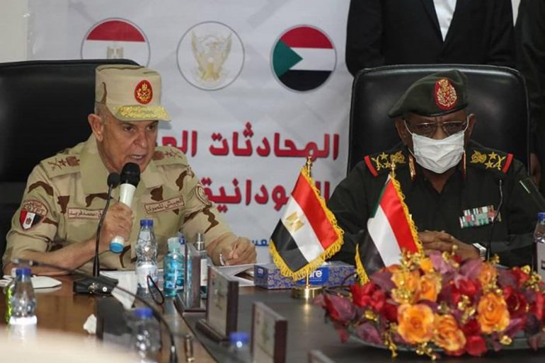 رئيسا اركان الجيشين السوداني والمصري بالقاهرة