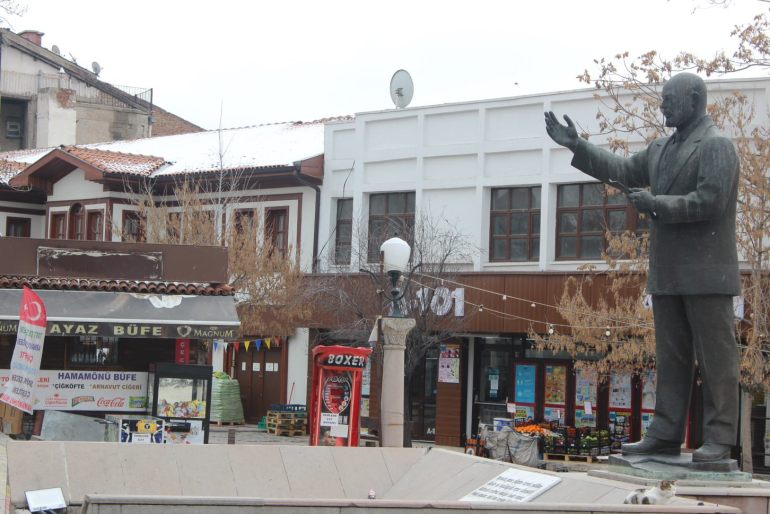 تمثال الشاعر محمد عاكف أرصوي في العاصمة أنقرة 1