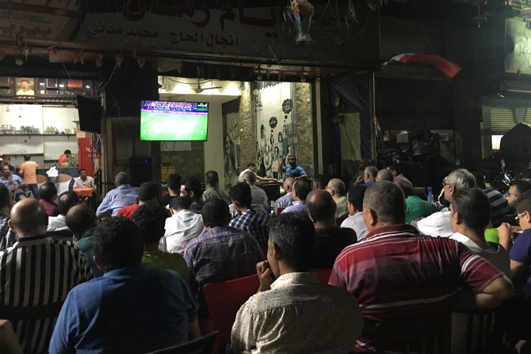 المقاهي وسيلة تكتسب خصوصية عند المصريين في رمضان رغم كورونالا - الجزيرة (1)