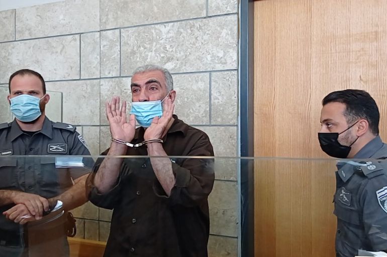 الشيخ كمال خطيب خلال تمديد اعتقال للمرة الرابعة بمحكمة الناصرة، حيث قدمت ضده لائحة اتهام بدعم "الإرهاب"