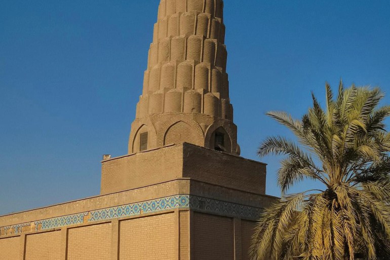 منارة جامع الشيخ عمر السهروردي وتقع قرب باب الحلبة شرقي بغداد