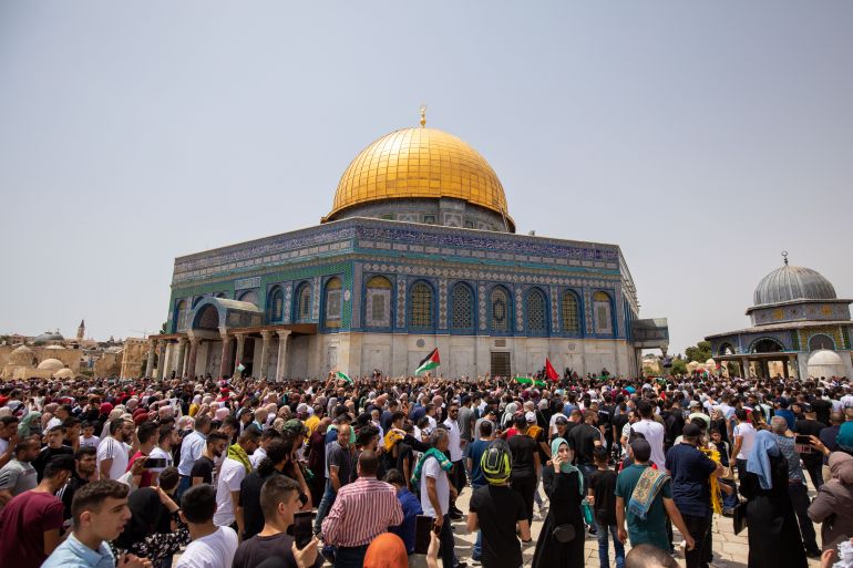 Thousands of Palestinians flock to Al-Aqsa Mosque to celebrate truce​​​​​​​