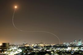 صواريخ أطلقتها المقاومة من غزة باتجاه إسرائيل (رويترز)