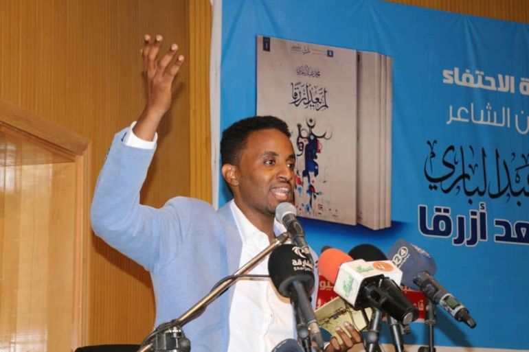 التدشينالشاعر السوداني محمد عبد الباري يدشن مبادرة (كتابة( في الخرطوم
