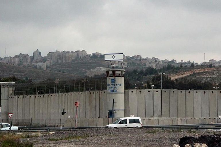 هيئة شؤون الأسرى تحمل إسرائيل المسؤولية عن حياة معتقل فلسطيني