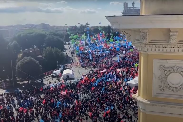 تظاهرات حاشدة في روما ضد الفاشيين الجدد
