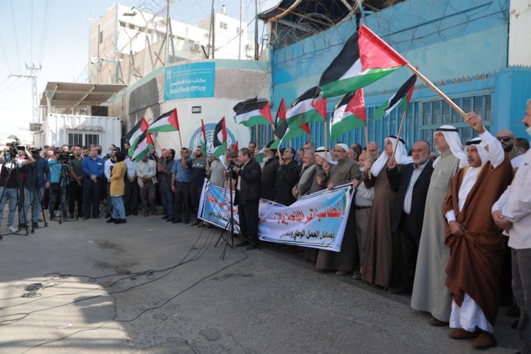وقفة بغزة تطالب "مؤتمر المانحين" بتمويل مستدام لأونروا