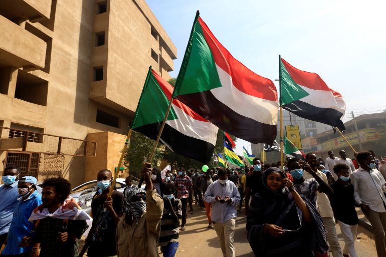People march to the presidential palace, protesting against military rule following last month's coup in Khartoum, Sudan December 19, 2021. REUTERS/Mohamed Nureldin Abdallah 2021-12-19T194656Z_1918237798_RC2FHR9P6ZPR_RTRMADP_3_SUDAN-POLITICS