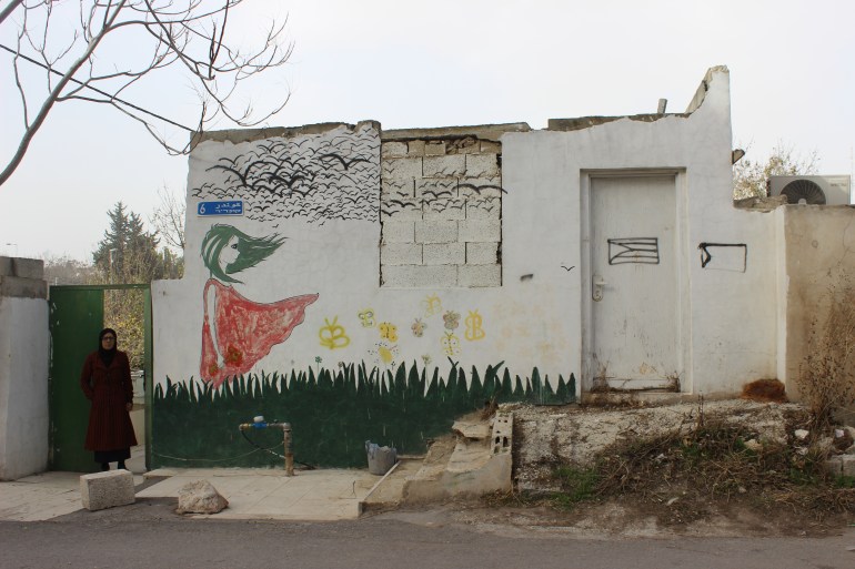 -صورة من الشق الغربي لحي الشيخ جراح ويظهر منزل عائلة سالم المهددة بإخلاء منزلها لصالح المستوطنين(الجزيرة نت)