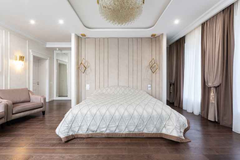 ديكورات غرف النوم 2022 تتمثل في الاعتماد على سرير ذات الخلفيات المنجدة والتي تتمتع بتصميم مودرن أنيق - (بيكسلز).