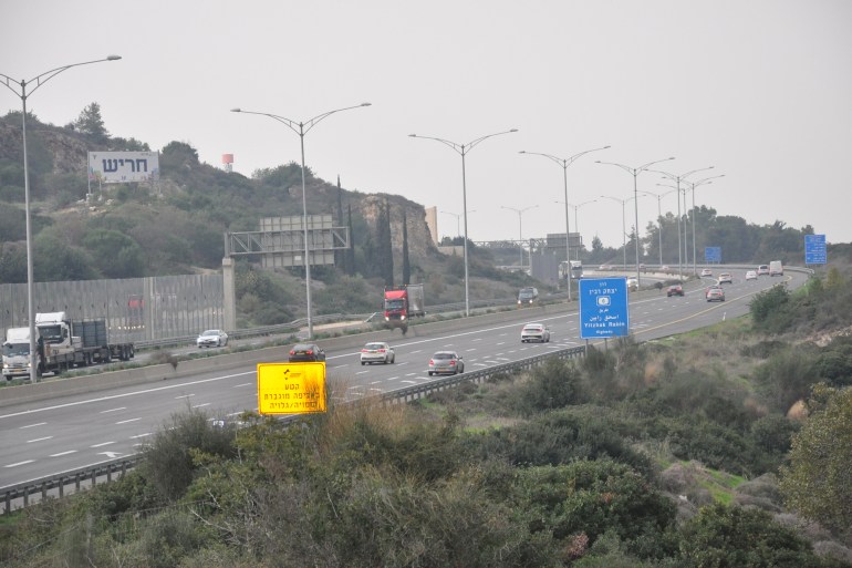 شارع 6 على حدود الرابع من حزيران أقيم على الأراضي الفلسطينية للربط بين المستوطنات وإسرائيل
