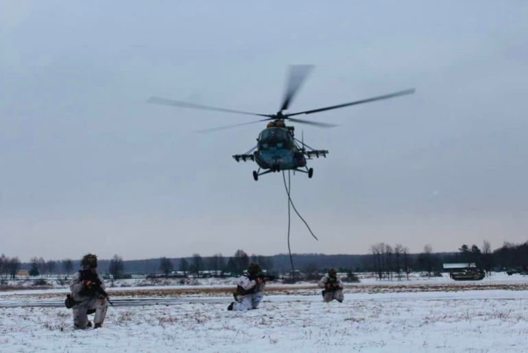 صورة من تدريبات للقوات الأوكرانية نشرتها قيادة الأركان العامة على حسابها صفحتها في فيسبوك، وصفحة وزارة الدفاع (2)