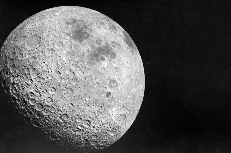 الوجه الخلفي للقمر Back_side_of_the_Moon_AS16-3021 المصدر: NASA