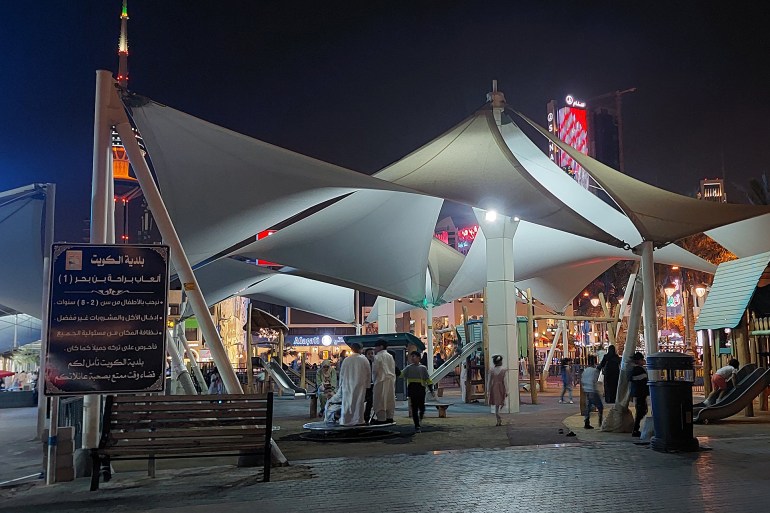 سوق المباركية متنفس كبير لكافة سكان الكويت (الجزيرة)