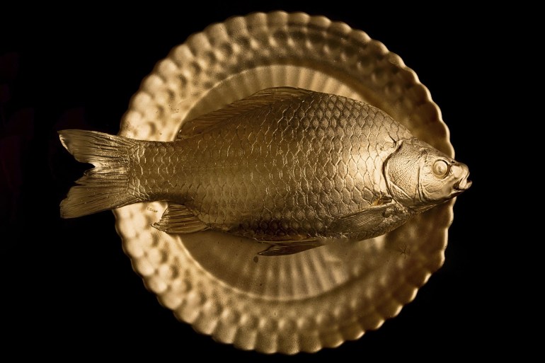 gettyimages-460022975 goldfish on golden plate - stock photo goldfish on golden plate