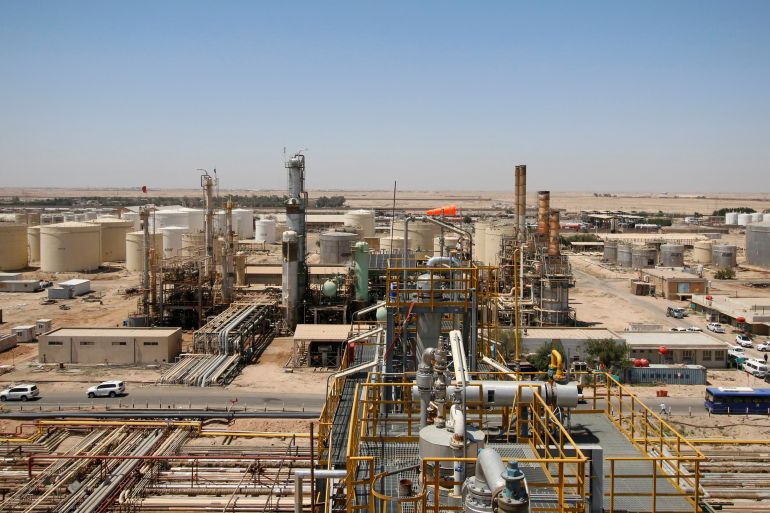 A general view shows the al-Shuaiba oil refinery in southwest Basra, Iraq April 20, 2017. REUTERS/Essam Al-Sudani