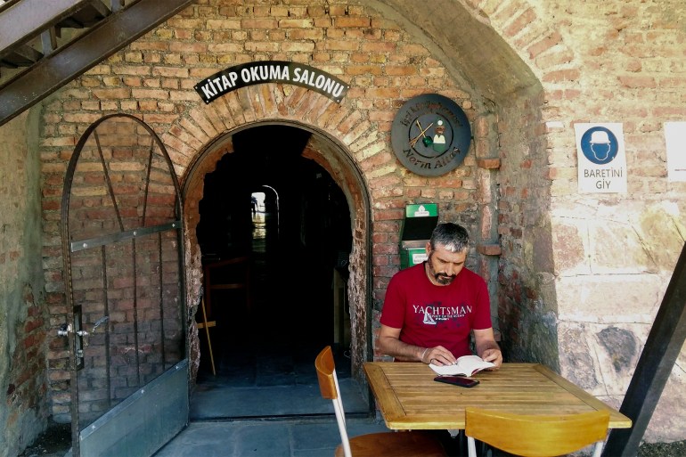 بمساعي عمّال نظافة… مكتبة ضخمة تشع علما في أرجاء العاصمة التركية الجزيرة تركيا