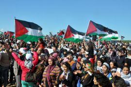 التمسك بالهوية الفلسطينية الواحدة من خلال إحياء استذكار النكبة بمسيرات العودة للقرى المهجرة.