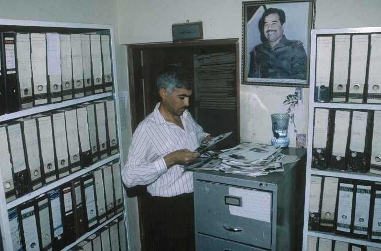 IRAQ - CIRCA 1990: Writing of newspaper "The Revolution" headed by Oudai, Saddam Husayn's son. Baghdad (Iraq), october 1990. (Photo by Francoise De Mulder/Roger Viollet via Getty Images)