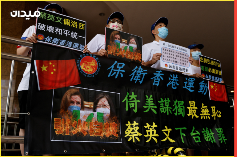 Pro-China supporters protest against U.S. House of Representatives Speaker Nancy Pelosi's visit to Taiwan, in Hong Kong, China August 11, 2022. REUTERS/Tyrone Siu