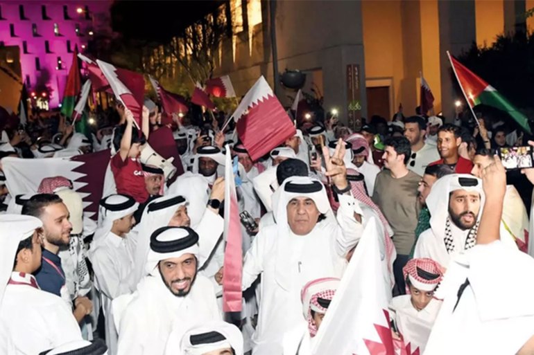 مسيرة العنابي جابت شوارع مدينة مشيرب قبل الدوحة ( الصحافة القطرية)