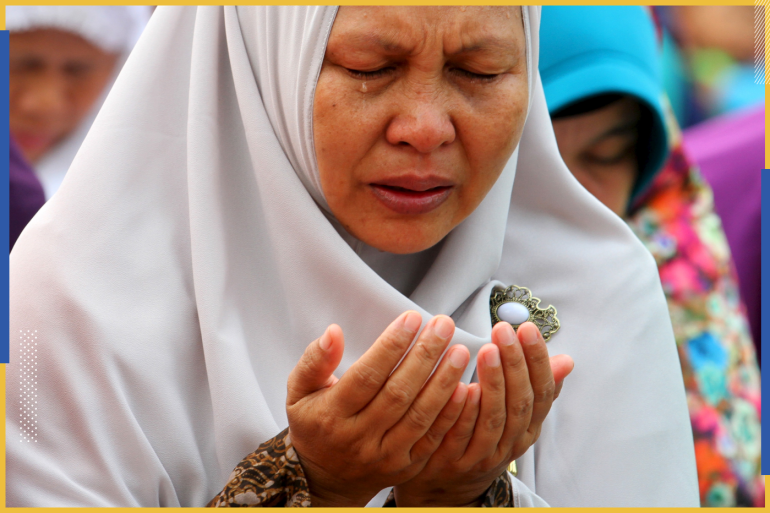 A woman cries during a mass prayer for rain in Palembang, October 4, 2015 in this photo taken by Antara Foto. Indonesia is hoping for rain to help extinguish forest fires that have been smoldering for weeks, shrouding parts of Southeast Asia in haze, a government official said on Thursday. REUTERS/Nova Wahyudi/Antara Foto ATTENTION EDITORS - THIS IMAGE WAS PROVIDED BY A THIRD PARTY. IT IS DISTRIBUTED EXACTLY AS RECEIVED BY REUTERS, AS A SERVICE TO CLIENTS. FOR EDITORIAL USE ONLY. NOT FOR SALE FOR MARKETING OR ADVERTISING CAMPAIGNS. MANDATORY CREDIT. INDONESIA OUT. NO COMMERCIAL OR EDITORIAL SALES IN INDONESIA.