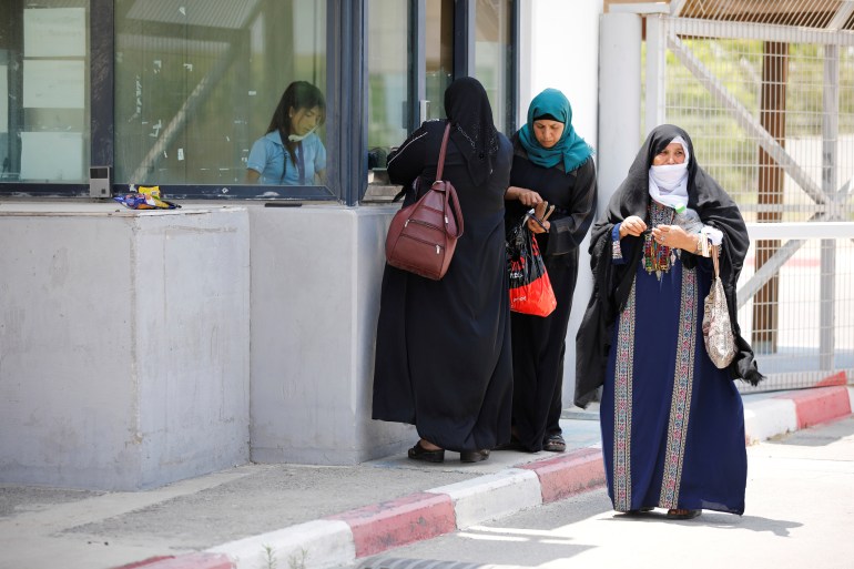 Palestinian women stand next to the counter of an Israeli official at the Israeli side of Erez crossing, on the border with Gaza June 23, 2019. REUTERS/Amir Cohen