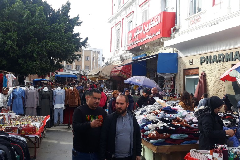 تفاقم أزمة فقدان السلع الاستهلاكية الأساسية بشكل بارز في تونس (الجزيرة) 